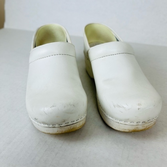 DANSKO Nursecore Minimalist Distressed WHITE Leather CLOGS Mules Sz 39 - Picture 5 of 15